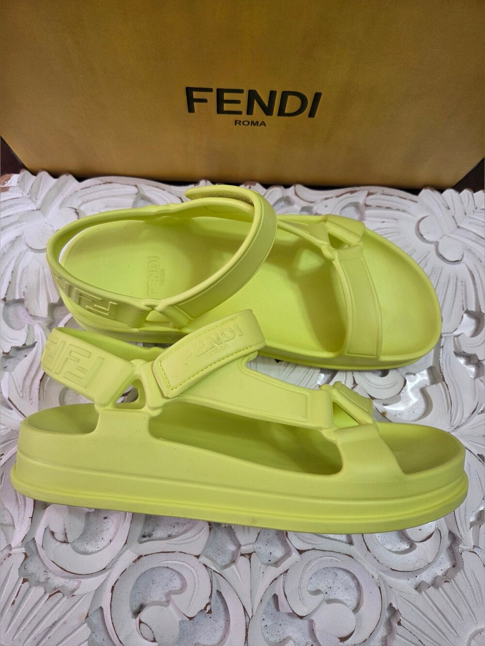 Fendi By Marc Jacobs Feel Sandals In Neon Yellow, Size 38 - Picture 5 of 13